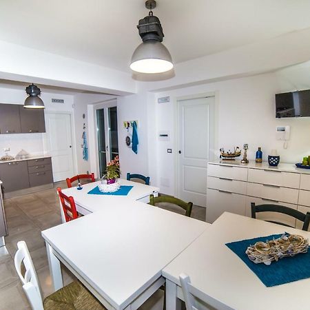 B&B A Due Passi Dal Mare 카토나 외부 사진