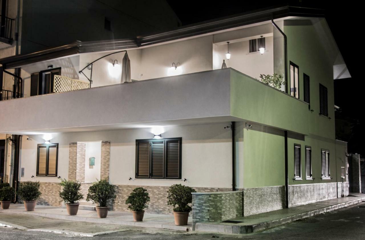 B&B A Due Passi Dal Mare 카토나 외부 사진