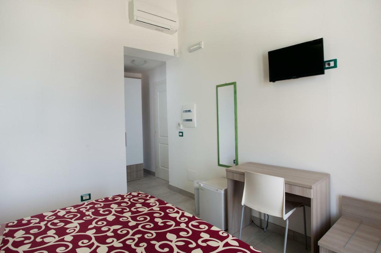 B&B A Due Passi Dal Mare 카토나 외부 사진