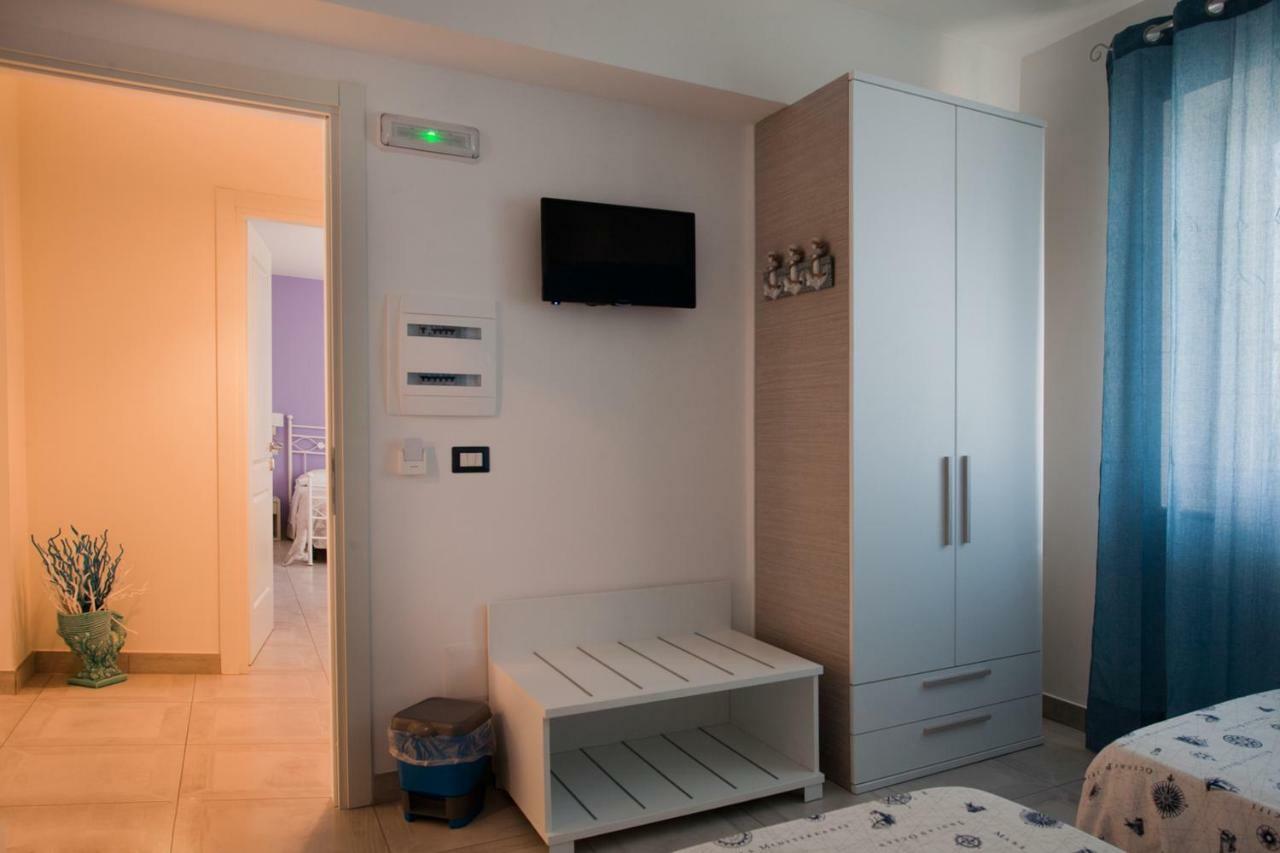B&B A Due Passi Dal Mare 카토나 외부 사진