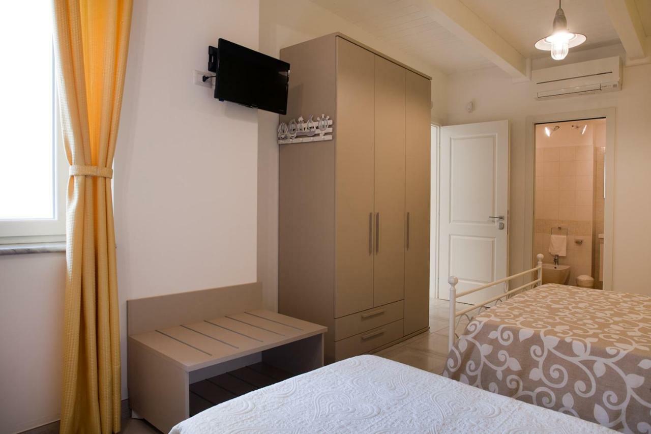 B&B A Due Passi Dal Mare 카토나 외부 사진