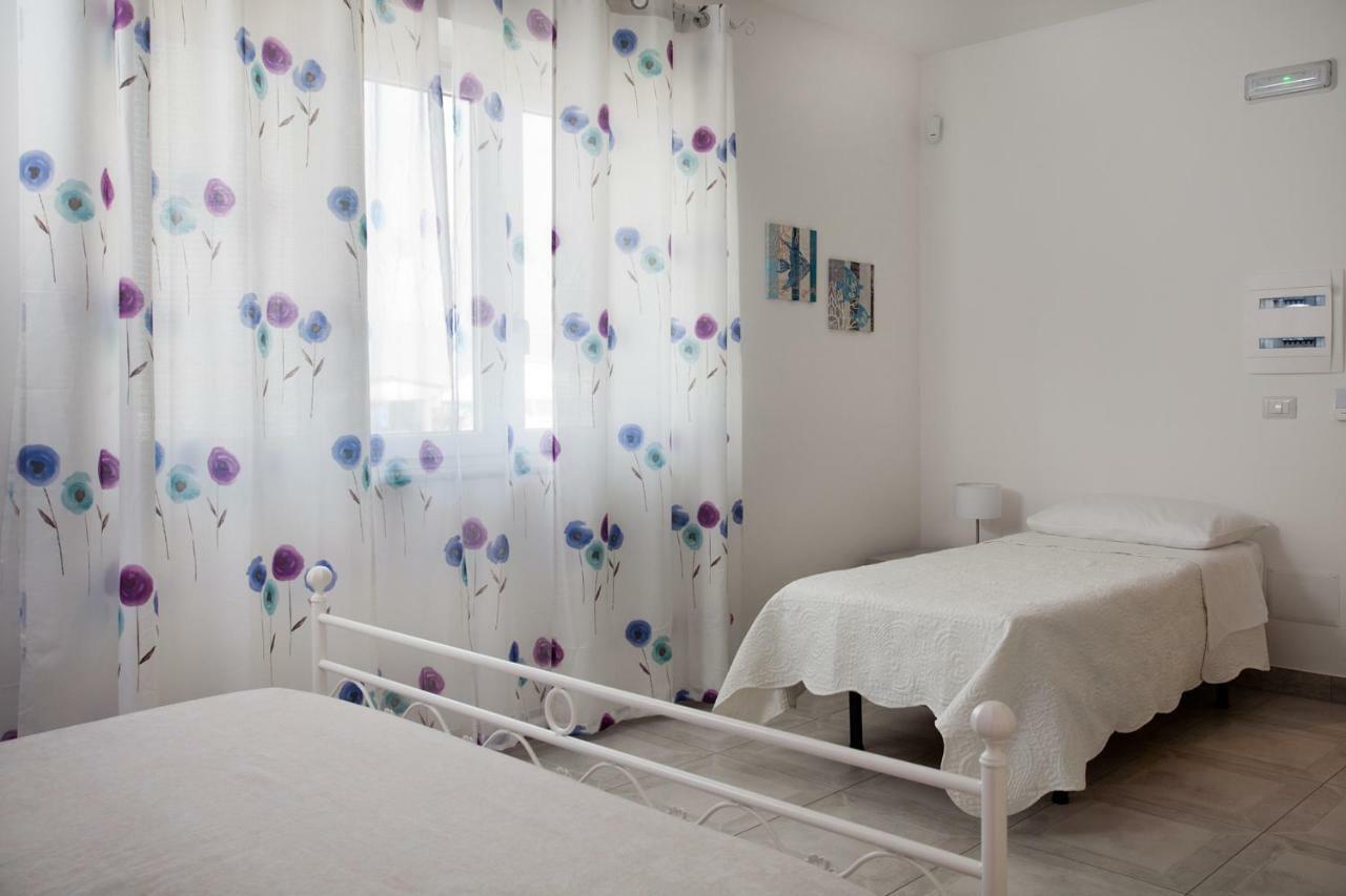 B&B A Due Passi Dal Mare 카토나 외부 사진